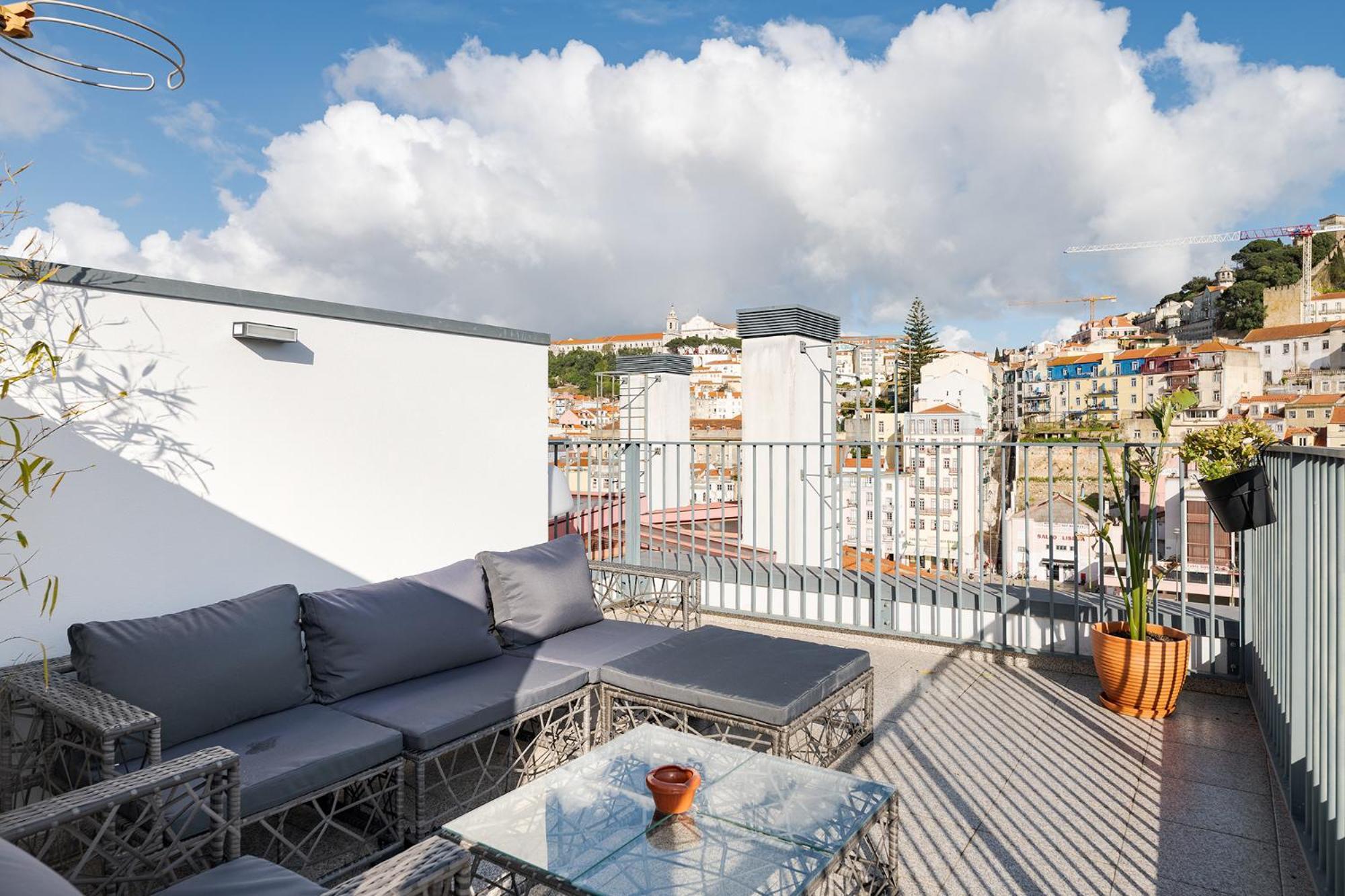 Penthouse For The Lovers - Castle View & Parking Apartment Lisbon